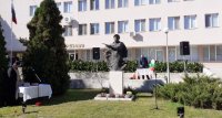 Откриха паметник на Златю Бояджиев в Брезово