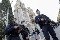 Франция повиши до максимална степен тревогата за сигурност след атентата в Ница