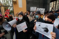 Протестите в Полша не стихват: Демонстранции и пред католически църкви