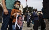 Ердоган отново критикува отношението на Макрон към мюсюлманите след убийството на френския учител