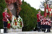 снимка 1 Радев, Каракачанов и висши военнослужещи присъстваха на панихида в памет на българските воини
