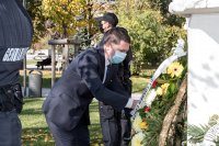 снимка 2 Ръководството на МВР се поклони пред паметта на загиналите български полицаи