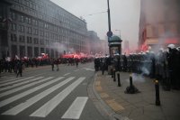 снимка 7 Сблъсъци между крайнодесни и полиция във Варшава, има ранени