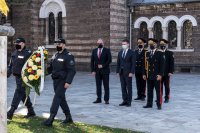 снимка 4 Ръководството на МВР се поклони пред паметта на загиналите български полицаи