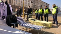 Протестна акция на "Отровното трио" под надслов: "Леглата не лекуват сами" (Снимки)