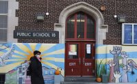 Мрачен рекорд: Над 250 000 жертви на COVID-19 в САЩ, в Ню Йорк затварят училищата