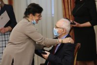 снимка 3 Журналистът на БНТ Даниела Кънева е удостоена с Почетния знак на държавния глава