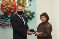 снимка 4 Журналистът на БНТ Даниела Кънева е удостоена с Почетния знак на държавния глава