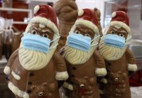 снимка 9 Шоколадов Дядо Коледа с маска - хит в Германия (СНИМКИ)