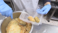 Хотелиери доставят топъл обяд за медиците на първа линия в Поморие