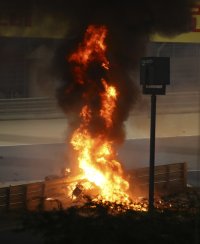 снимка 13 Жестока катастрофа на старта на Гран при в Бахрейн (СНИМКИ)