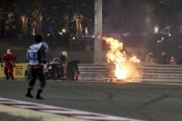 снимка 22 Жестока катастрофа на старта на Гран при в Бахрейн (СНИМКИ)