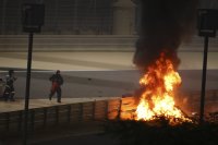 снимка 14 Жестока катастрофа на старта на Гран при в Бахрейн (СНИМКИ)