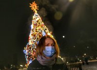 снимка 3 Запалиха светлините на Коледната елха в София (ВИДЕО)