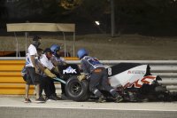 снимка 18 Жестока катастрофа на старта на Гран при в Бахрейн (СНИМКИ)