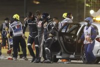 снимка 4 Жестока катастрофа на старта на Гран при в Бахрейн (СНИМКИ)