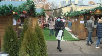 Спазват ли се мерките за безопасност на Немския коледен базар в София?