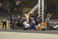снимка 3 Жестока катастрофа на старта на Гран при в Бахрейн (СНИМКИ)