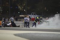 снимка 20 Жестока катастрофа на старта на Гран при в Бахрейн (СНИМКИ)