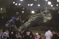 снимка 2 Жестока катастрофа на старта на Гран при в Бахрейн (СНИМКИ)