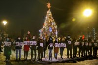 Запалиха светлините на Коледната елха в София (ВИДЕО)