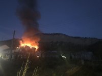 Голям пожар изпепели къща в Кресна