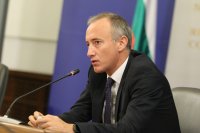 Министър Вълчев: След 4-ти януари ще се решава локално кои ученици могат да се върнат в клас