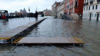 снимка 8 Венеция отново е под вода (Снимки)