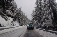 Обилен снеговалеж в Родопите остави село без ток