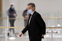 Прокурори искат 4 години затвор за Саркози