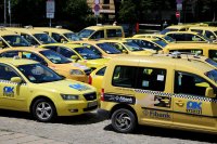 Таксиметрови шофьори излязоха на протест с искане за по-високи тарифи