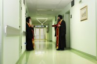 снимка 3 Свещеници благословиха медици и пациенти в ковид отделенията на ВМА и "Пирогов"