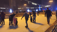 Ледена пързалка е новата атракция за малки и големи във Видин