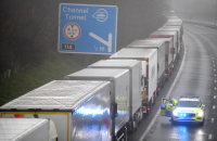 Над 1500 камиона остават блокирани между Великобритания и Франция