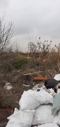 снимка 2 Откриха близо 200 тона предполагаемо опасни отпадъци край Пловдив