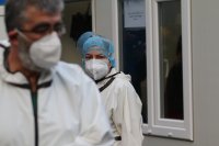 снимка 6 Ваксинират медиците на първа линия в Александровска болница
