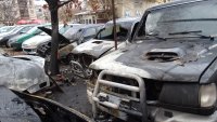 снимка 6 7 автомобила и каравана горяха тази нощ в Благоевград
