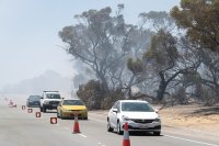 снимка 3 Пожар застрашава хора и домовете им в австралийския град Пърт (Снимки)