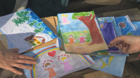 Диагнозата като талант: Дете с аутизъм рисува картини с ангели