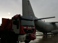 снимка 2 Камиони докараха част от хуманитарната помощ за Хърватия на авиобаза "Враждебна" (Видео, снимки)