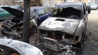 снимка 2 7 автомобила и каравана горяха тази нощ в Благоевград