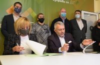 снимка 1 Мая Манолова и Николай Хаджигенов подписаха споразумение за общо явяване на изборите