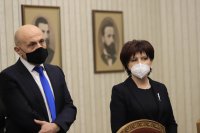 Караянчева на срещата с Радев: Изборите не ги прави ГЕРБ, насаждат се внушения