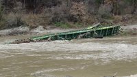снимка 3 Река Струма отнесе понтонен мост край Благоевград