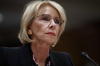 Министърът на образованието в САЩ подава оставка заради щурма на Капитолия