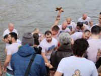 Направиха бързи тестове за коронавирус на участниците в ритуала за кръста в Пловдив