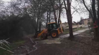 Багер събори част от оранжерията в Ботаническата градина във Варна