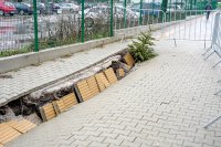 снимка 3 Защо пропадна наскоро обновен тротоар в столицата?
