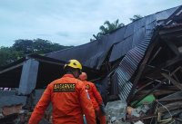 Земетресение в Индонезия взе 7 жертви, има опасност от цунами