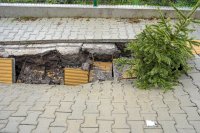 снимка 1 Защо пропадна наскоро обновен тротоар в столицата?